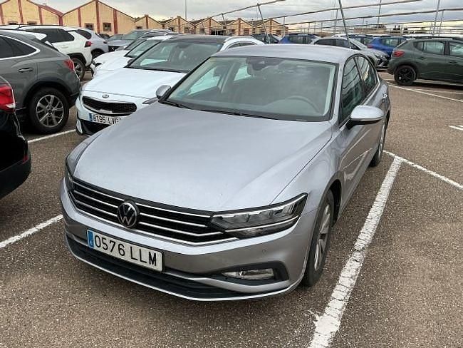 Usado VW Passat Business 122 CV (89 kW) 2020 Gris / plata Berlina