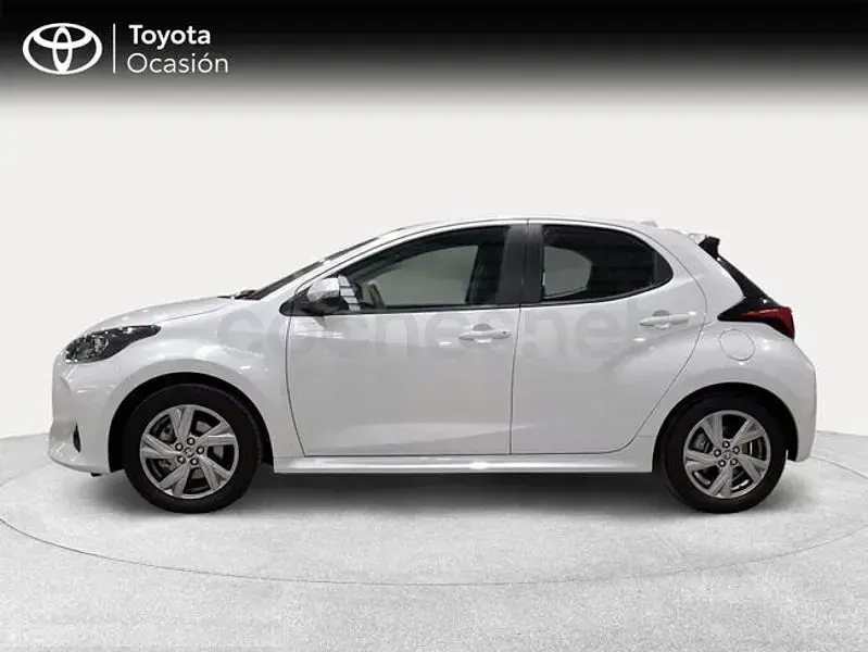 Usado Toyota Yaris Hybrid Active 116 CV (85 kW) 2025 Blanco Berlina