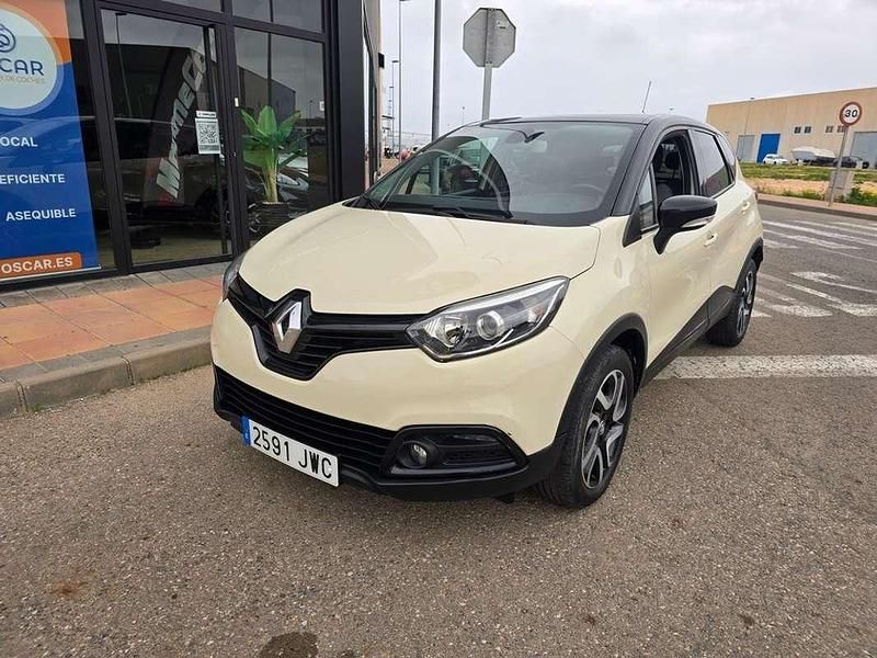 Usado Renault Captur Zen 90 CV (66 kW) 2017 Beige SUV