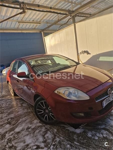Usado Fiat Bravo Active 105 CV (77 kW) 2008 Granate Utilitario