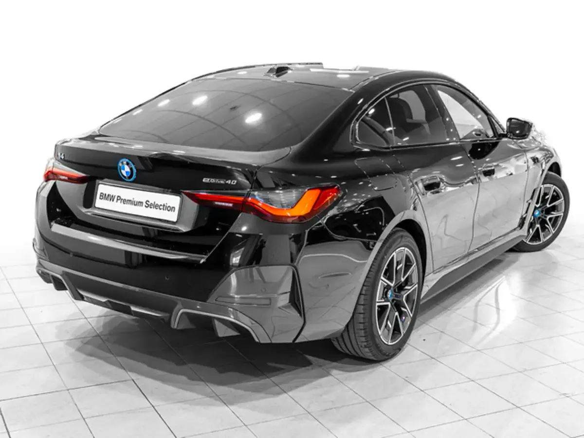 Usado BMW i4 Comfort Edition 250 kW (340 CV) 2025 Negro Berlina