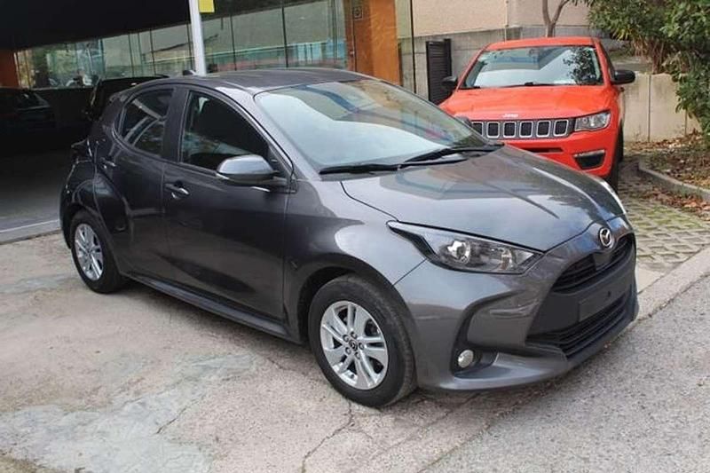 Usado Mazda 2 Center-Line 116 CV (85 kW) 2023 Gris Utilitario