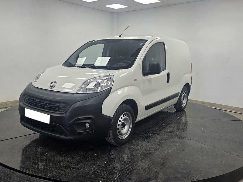 Blanco Usado 2019 Fiat Fiorino Monovolumen | 7990 € (Precio justo) - Imagen 1/4