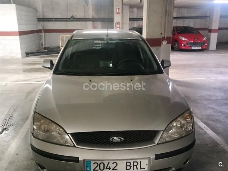 Gris / plata Usado 2001 Ford Mondeo Trend Berlina | 2000 € (Buen precio) - Imagen 1/4