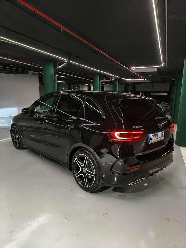 Usado Mercedes B180 116 CV (85 kW) 2022 Negro Monovolumen