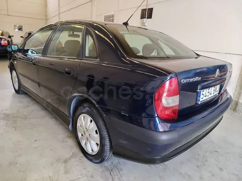 Usado Citroën C5 110 CV (80 kW) 2001 Azul Berlina