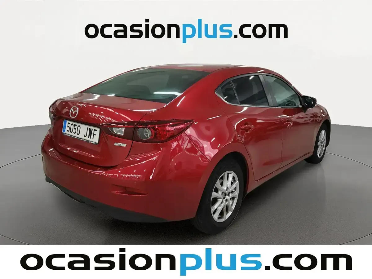 Käytetty Mazda 3 Style 150 HP (110 kW) 2017 Punainen Sedan