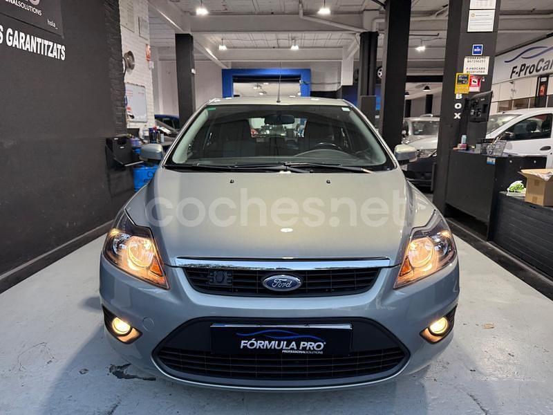 Usado Ford Focus Trend 125 CV (91 kW) 2009 Gris / plata Berlina