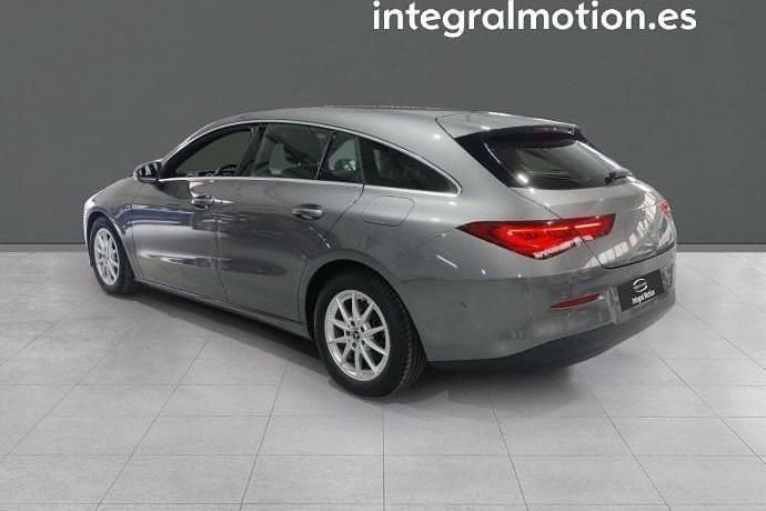 Usado Mercedes CLA200 Shooting Brake 149 CV (109 kW) 2021 Gris Familiar