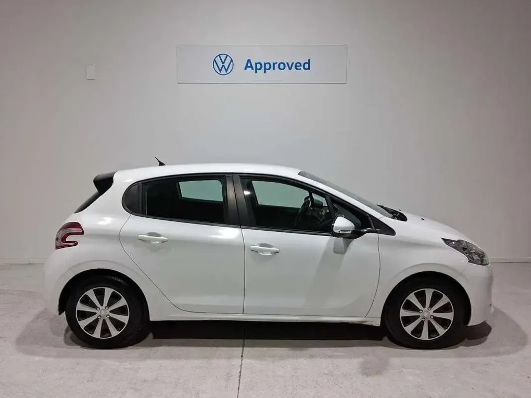 Usado Peugeot 208 Active 68 CV (50 kW) 2013 Blanco Utilitario
