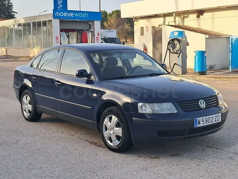 Usado VW Passat Comfortline 125 CV (91 kW) 2000 Azul Berlina