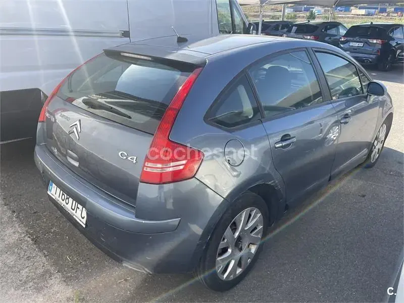 Usado Citroën C4 Exclusive 110 CV (80 kW) 2004 Gris / plata Berlina