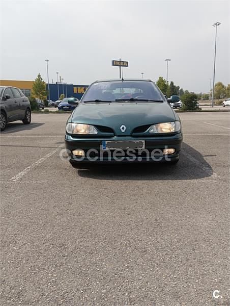 Usado Renault Mégane 90 CV (66 kW) 1999 Verde Berlina