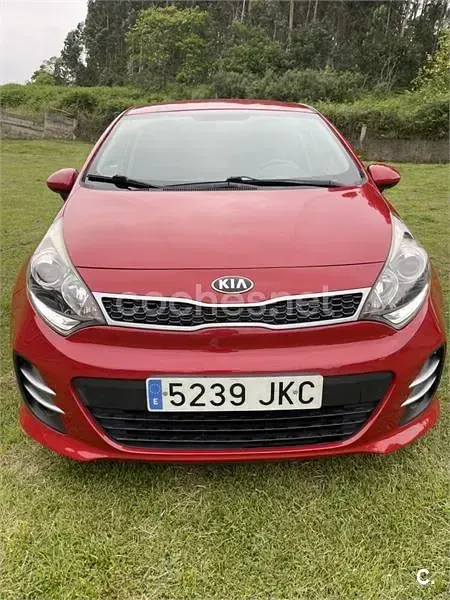 Usado Kia Rio 75 CV (55 kW) 2015 Rojo Berlina