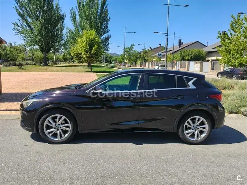 Usado Infiniti Q30 Premium 109 CV (80 kW) 2018 Negro Berlina