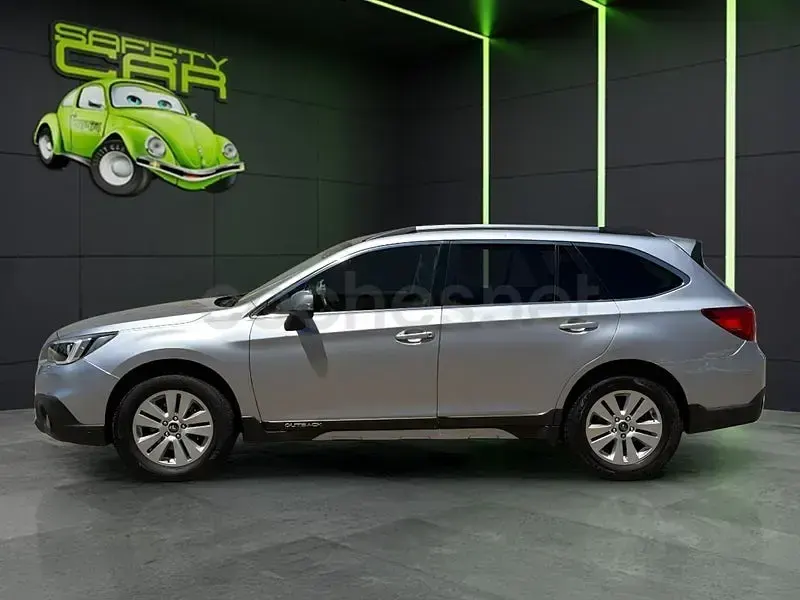 Usado Subaru Outback 150 CV (110 kW) 2017 Gris / plata Familiar