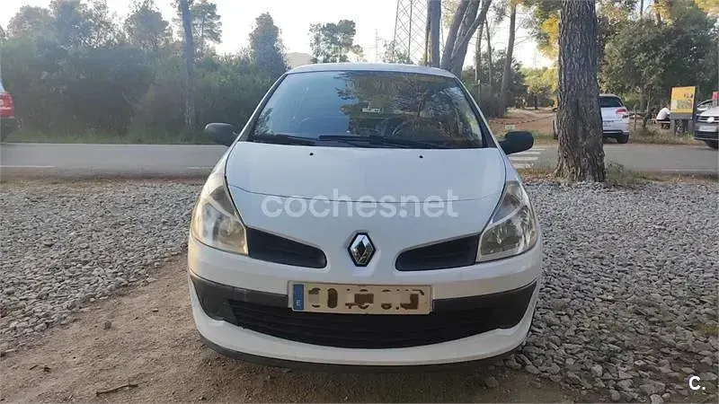 Usado Renault Clio II Authentique 75 CV (55 kW) 2009 Blanco Berlina