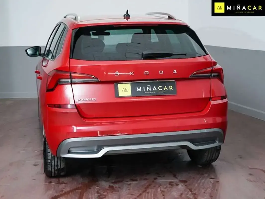Usado Skoda Kamiq Style 150 CV (110 kW) 2022 Rojo SUV