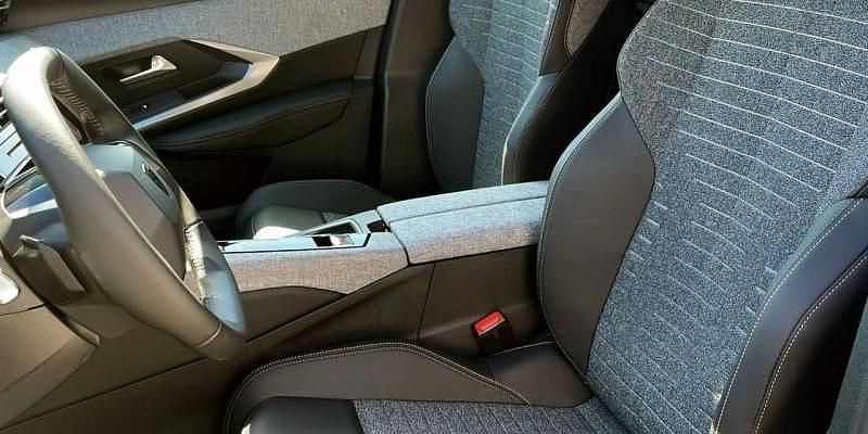 Usado Peugeot 3008 Allure 145 CV (106 kW) 2025 Azul SUV