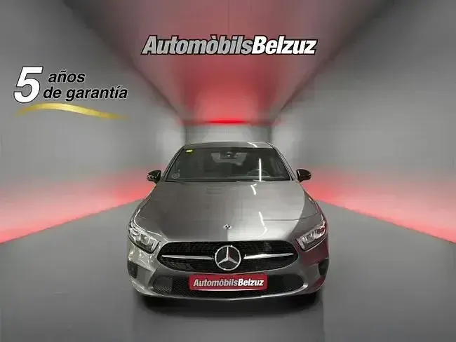 Usado Mercedes A180 116 CV (85 kW) 2018 Gris Utilitario