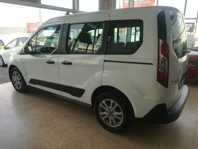 Usado Ford Tourneo Trend 120 CV (88 kW) 2021 Blanco Monovolumen