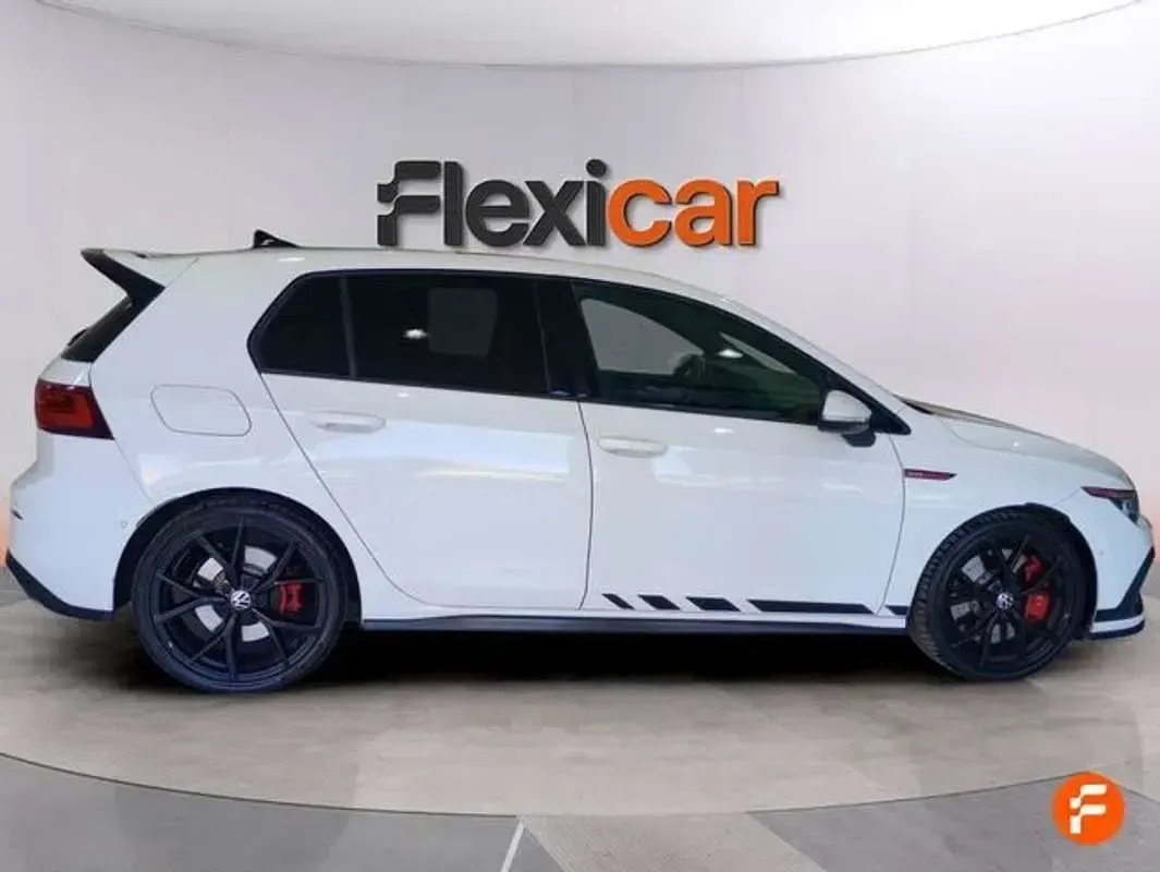 Usado VW Golf VIII GTI 300 CV (220 kW) 2022 Blanco Utilitario