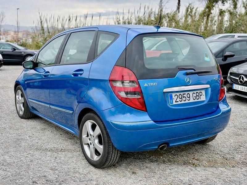 Usado Mercedes A180 Avantgarde 109 CV (80 kW) 2008 Azul Monovolumen