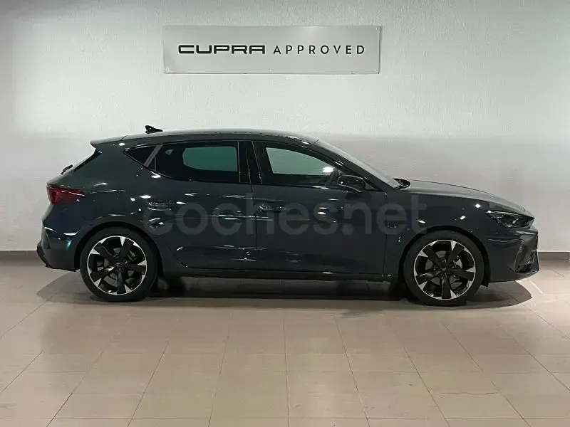 Usado Cupra Leon 150 CV (110 kW) 2024 Azul Berlina