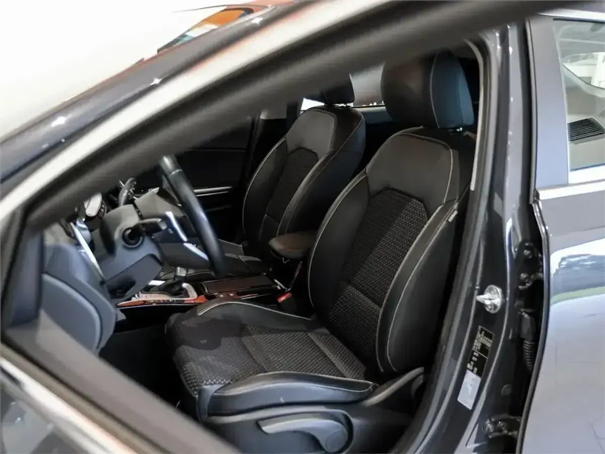 Usado Kia XCeed 141 CV (103 kW) 2021 Gris SUV