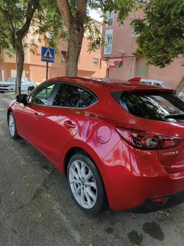 Usado Mazda 3 Comfort 105 CV (77 kW) 2016 Rojo Utilitario