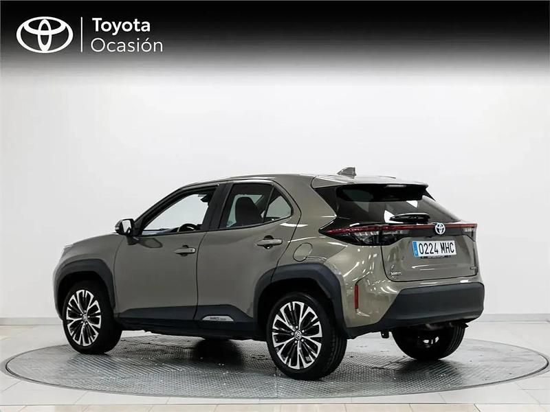 Usado Toyota Yaris Hybrid Style 116 CV (85 kW) 2023 Bronce