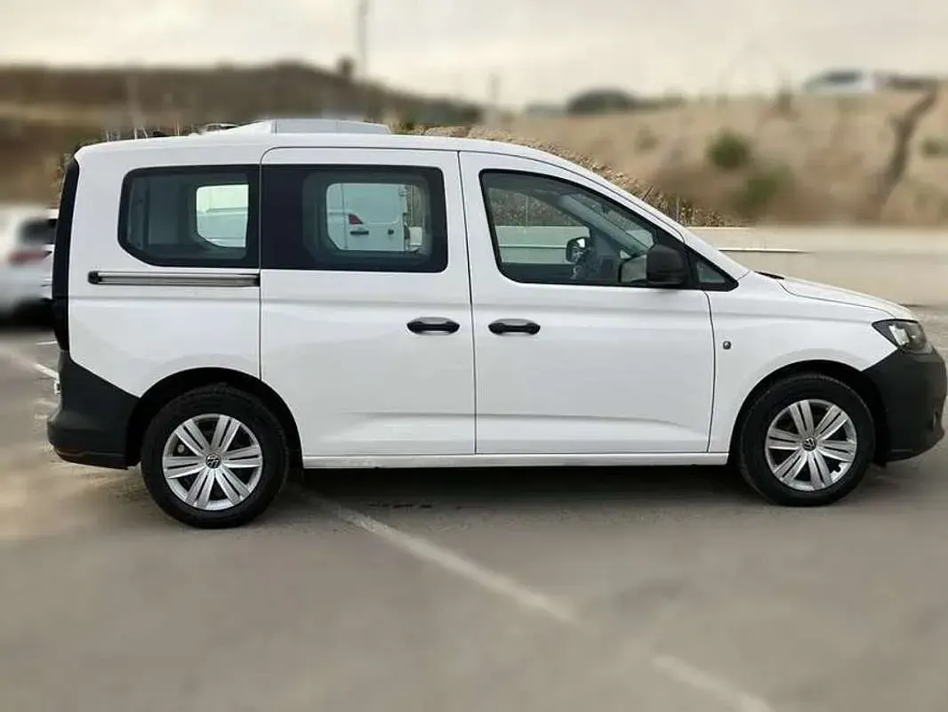 Usado VW Caddy Edition 102 CV (75 kW) 2021 Blanco Monovolumen