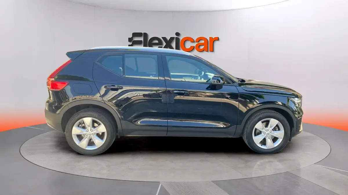 Usado Volvo XC40 Core 163 HP (119 kW) 2022 Preto SUV