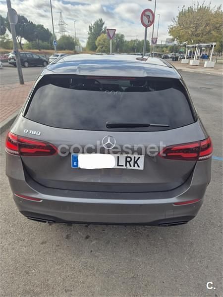 Usado Mercedes B180 136 CV (100 kW) 2021 Marrón Utilitario
