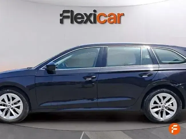Usado Skoda Octavia 110 CV (80 kW) 2022 Negro Familiar
