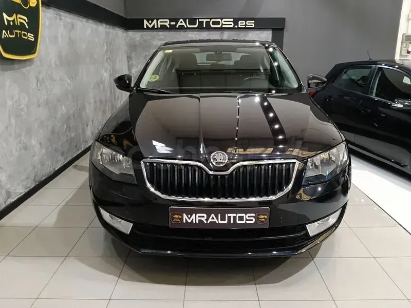 Usado Skoda Octavia Ambition 150 CV (110 kW) 2014 Negro Familiar