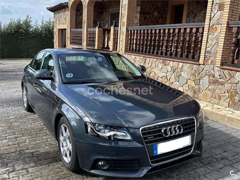 Usado Audi A4 170 HP (125 kW) 2009 Cinzento Sedan