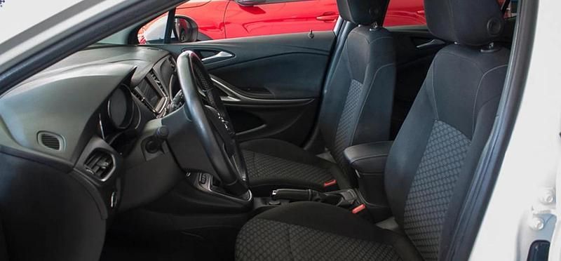 Usado Opel Astra 105 CV (77 kW) 2019 Blanco Berlina