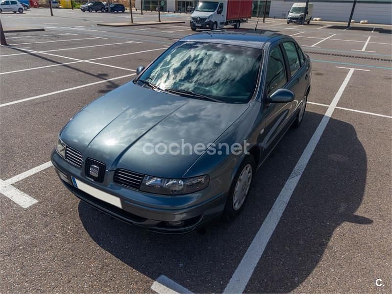 Usado Seat Toledo Stella 105 CV (77 kW) 2003 Azul Berlina