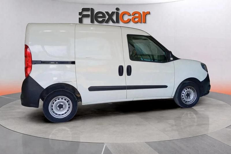 Usado Fiat Doblò Active 90 CV (66 kW) 2019 Blanco Monovolumen