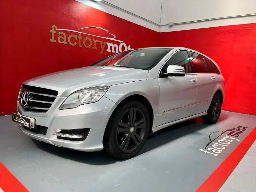 Usado Mercedes R320 211 CV (155 kW) 2012 Gris Monovolumen