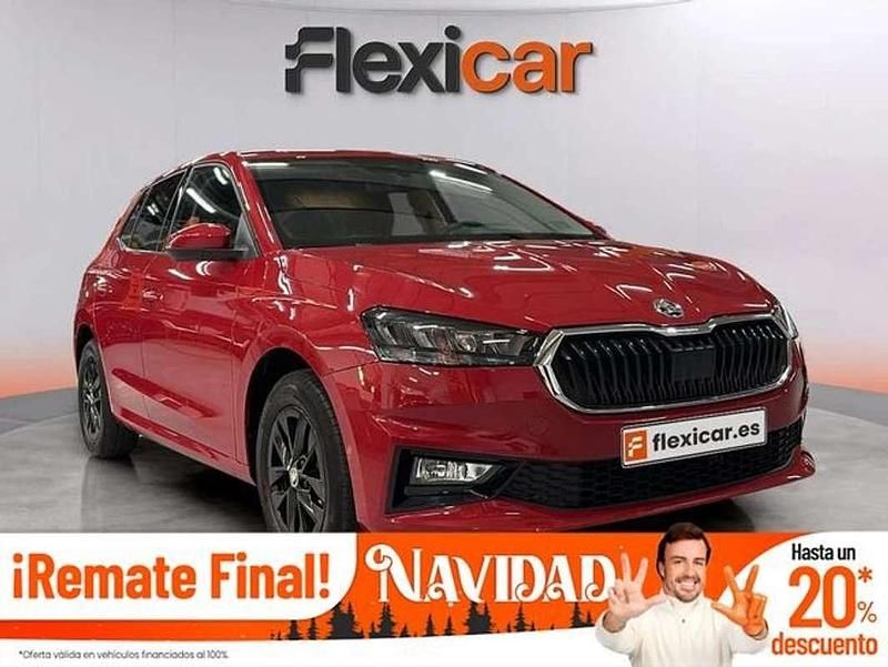 Usado Skoda Fabia Selection 80 CV (58 kW) 2024 Rojo Utilitario