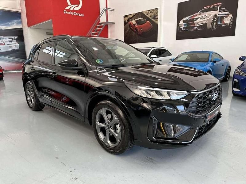 Usado Ford Kuga ST-Line 179 CV (131 kW) 2025 Negro SUV