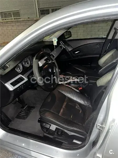 Usado BMW 530 231 CV (169 kW) 2007 Gris / plata Berlina