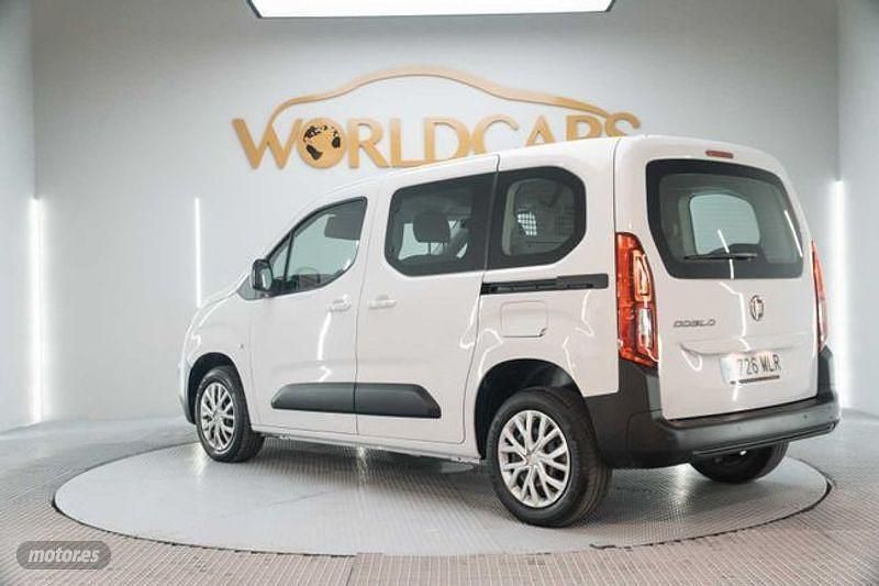 Usado Fiat Doblò 102 CV (75 kW) 2023 Blanco Monovolumen