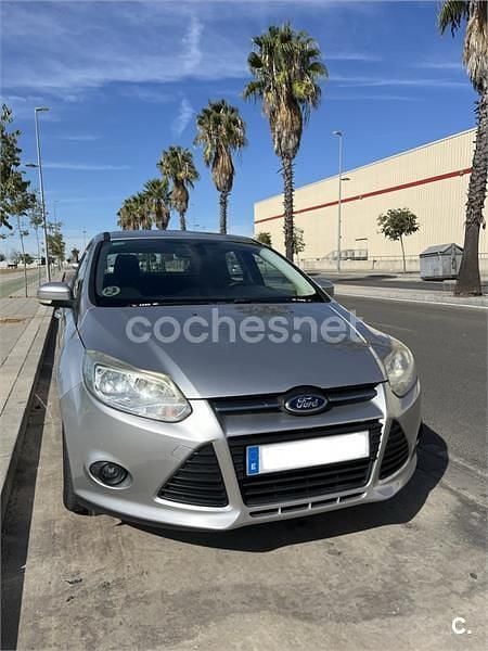 Usado Ford Focus Trend 115 CV (84 kW) 2013 Gris / plata Berlina