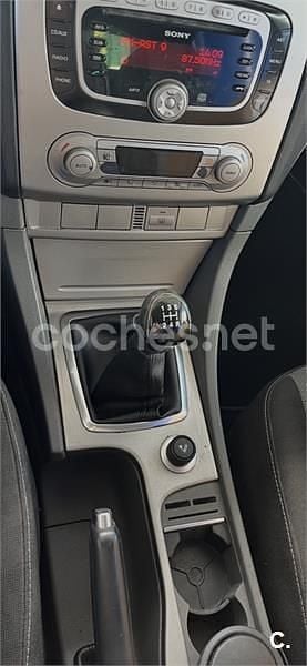Usado Ford Focus Trend 100 CV (73 kW) 2009 Gris / plata Berlina