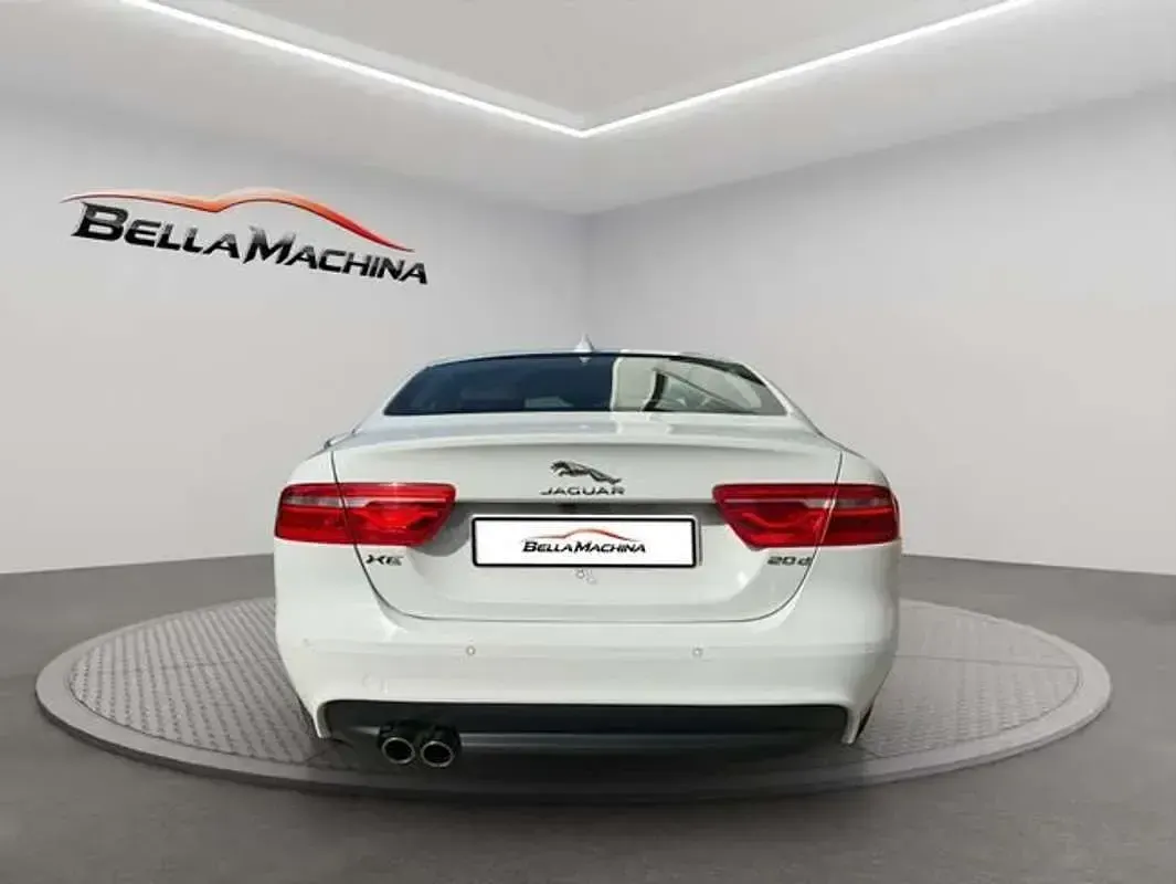 Usado Jaguar XE R-Dynamic 179 CV (131 kW) 2019 Blanco Berlina