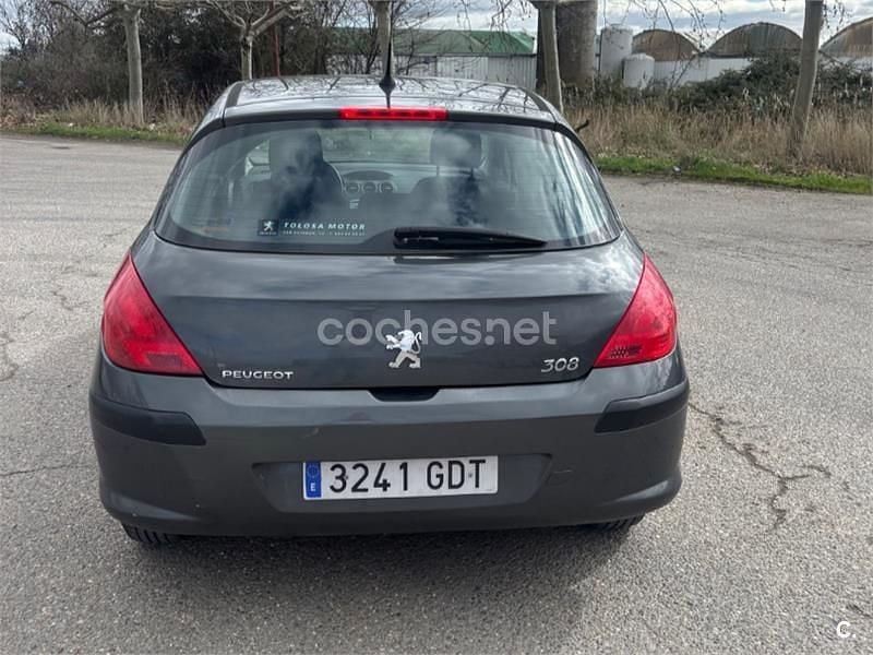 Usado Peugeot 308 95 CV (69 kW) 2008 Beige Berlina