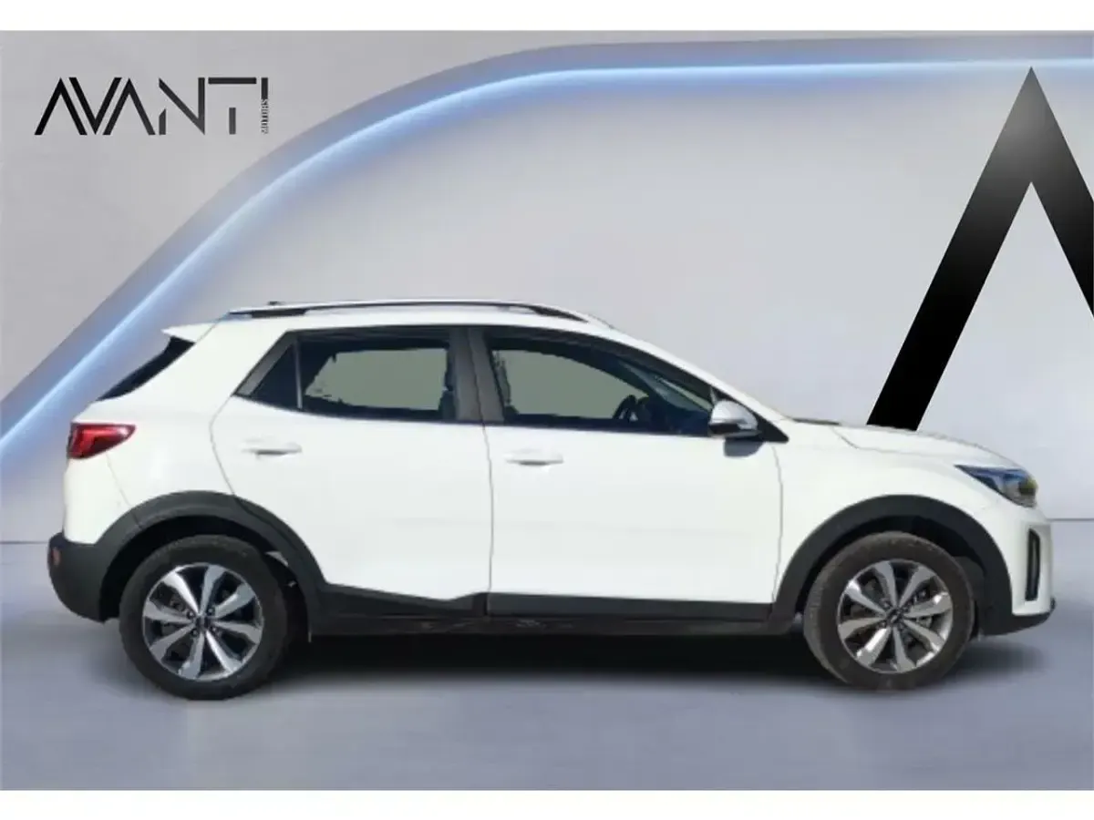 Usado Kia Stonic 84 CV (61 kW) 2023 Blanco SUV